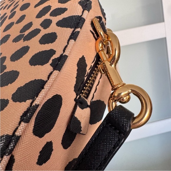 Marc Jacobs Playback Crossbody  bag in a Tan and Black Animal Print. - Picture 7 of 8